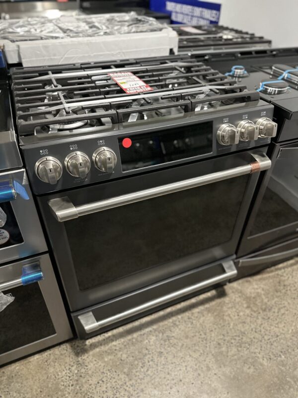 Cuisinière au gaz encastrée, 21 000 BTU, Convection véritable, Noir mat - CCGS700P3MD1 – Image 4