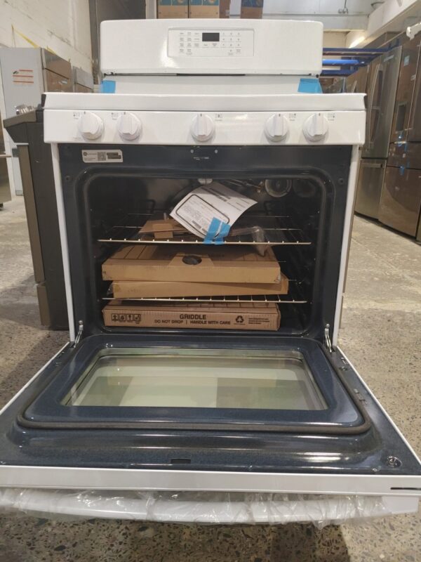 Cuisinière au Gaz 30'', 18 000 BTU, Convection, Friture à air, Blanc - JCGB735DPWW – Image 10