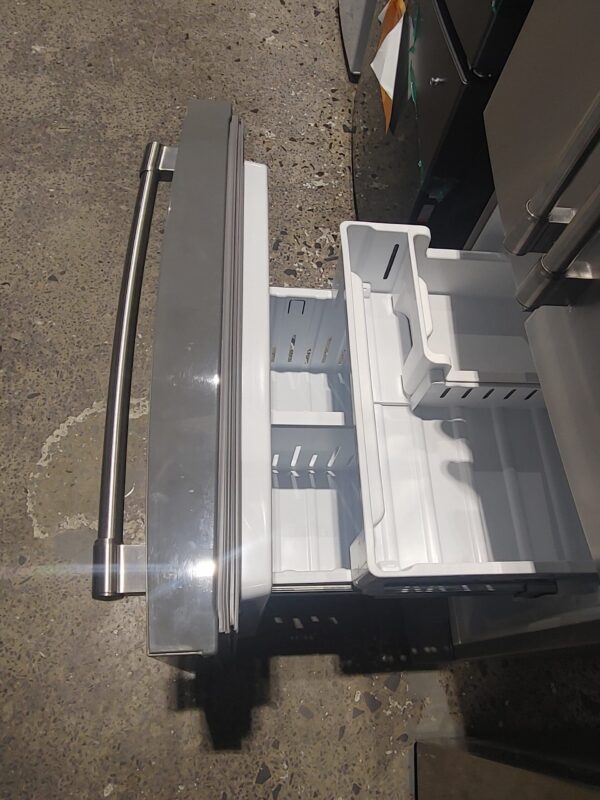 Réfrigérateur à portes françaises Maytag 30’’, Distributeur externe, 20 pi.cu, Stainless - MFW2055FRZ – Image 8