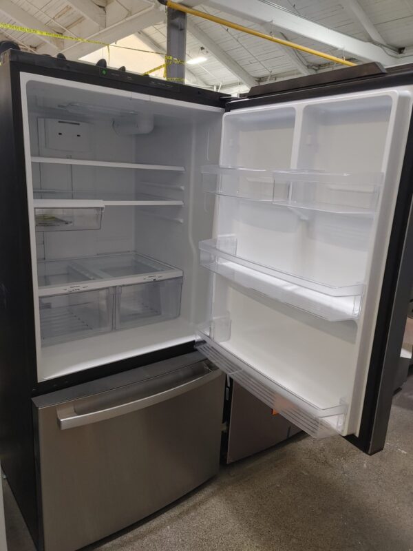 Réfrigérateur de 24,8 pi³ à congélateur inférieur, Stainless - GDE25EYKFS – Image 8