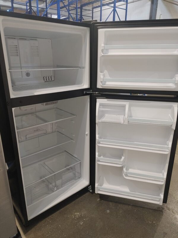 Réfrigérateur à congélateur supérieur Whirlpool 30’’, 18.2 pi.cu., Noir - WRT318FZDB – Image 8