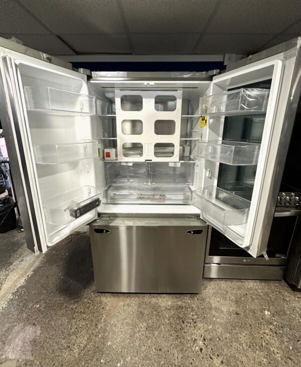 LG Smart French Door Refrigerator 36'', Counter Depth, 27 cu.ft, Instaview, Stainless – LRFGC2706S - Image 4
