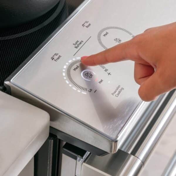 30” Smart Slide-In Induction Range, 5.3 cu.ft., Platinum Glass Finish - CHS90XM2NS5 - Image 3