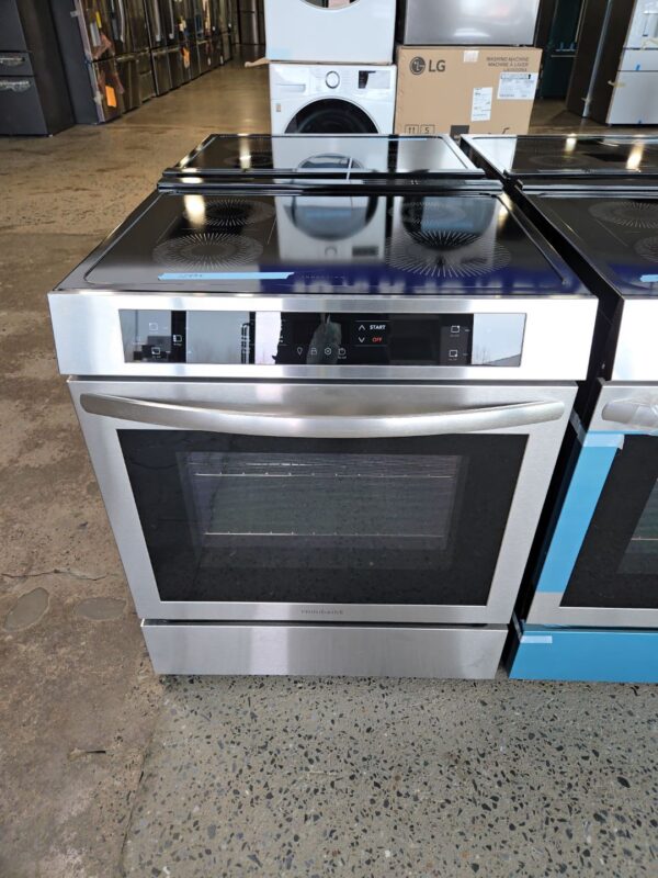 Cuisinière à Induction Frigidaire 30’’, 5,3 pi.cu., Autonettoyante, Four simple, Stainless-FCFI308CAS – Image 4