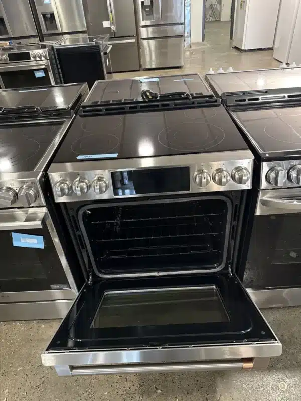 GE Café 30" Slide-In Electric Range – 5.7 cu.ft – CCES700P2MS1 - Image 4