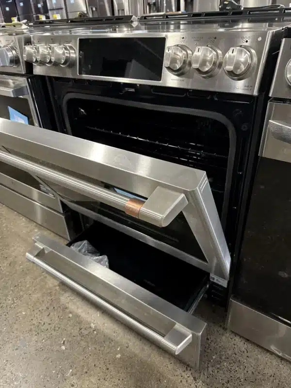 GE Café 30" Slide-In Electric Range – 5.7 cu.ft – CCES700P2MS1 - Image 6