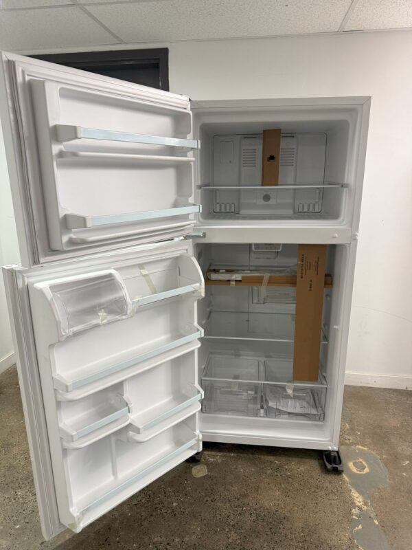 Réfrigérateur Whirlpool de 18 pi³ à congélateur en haut - Blanc - WRT318FZDW – Image 2