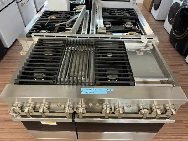 Cuisinière professionnelle JennAir – 48″, Gaz & Électrique, 6 brûleurs + plaque, Double four - JGRP748HM – Image 6