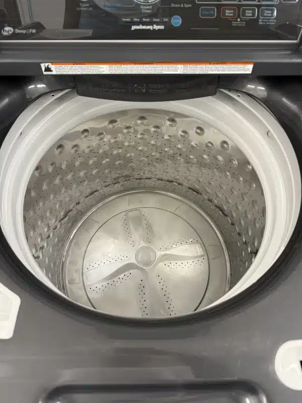 Ensemble GE – Laveuse 27" à chargement par le haut 5,3 pi³ + Sécheuse électrique 7,4 pi³ – Gris foncé - GTW680BMRDG & GTD65EBMRDG – Image 5