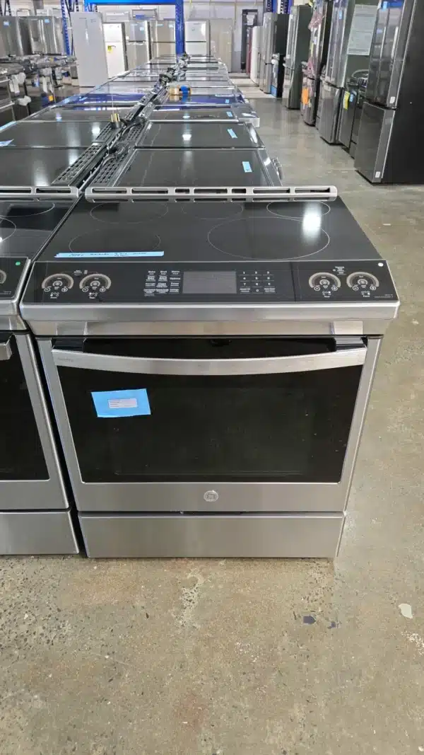 Cuisinière à induction GE Profile – 30 po, 5 éléments, Air Fry, Convection européenne, Inox - PCHS920YMFS – Image 5