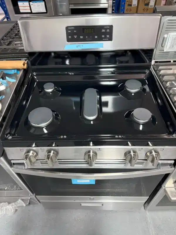 Cuisinière à gaz GE 30 po – 5,0 pi³, Steam Clean, grille avec broil drawer – JCGBS66SEKSS – Image 5