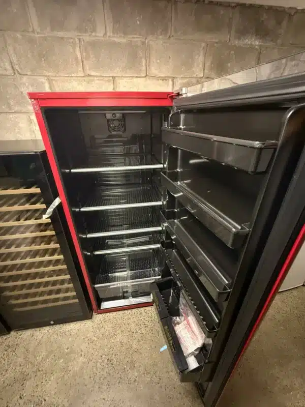 Réfrigérateur Danby 23,8 po 11 pi³ à une porte, Rouge - DAR110A3LDB – Image 4