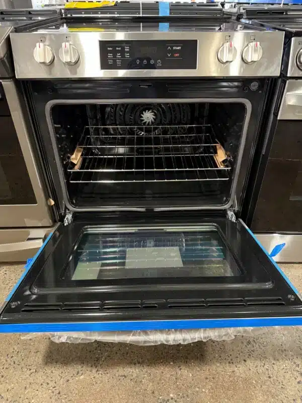 Cuisinière électrique Frigidaire 30 po, 5 éléments, Convection, Air Fry – FCFE308CAS – Image 4