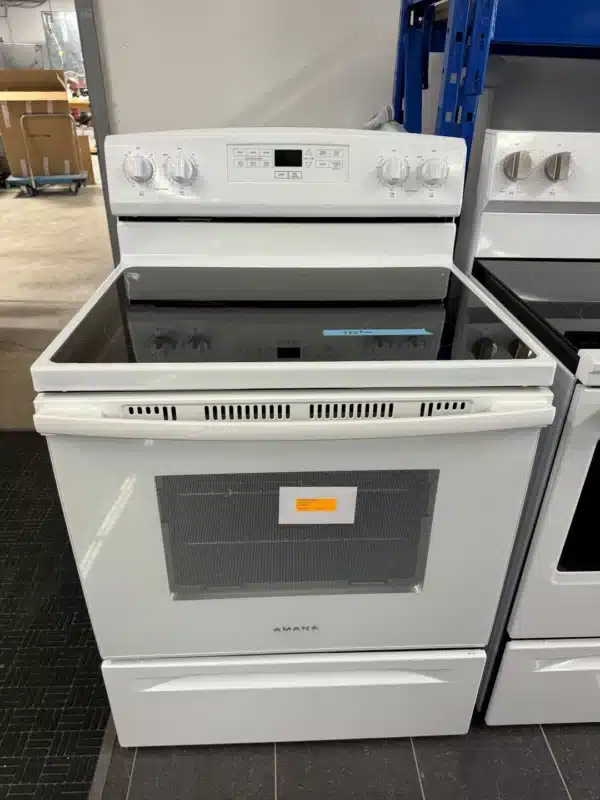 Cuisinière électrique Amana 30 po – 4 brûleurs – Blanc - YAER6603SFW – Image 3
