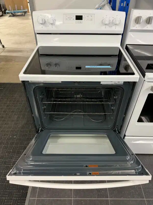 Cuisinière électrique Amana 30 po – 4 brûleurs – Blanc - YAER6603SFW – Image 4