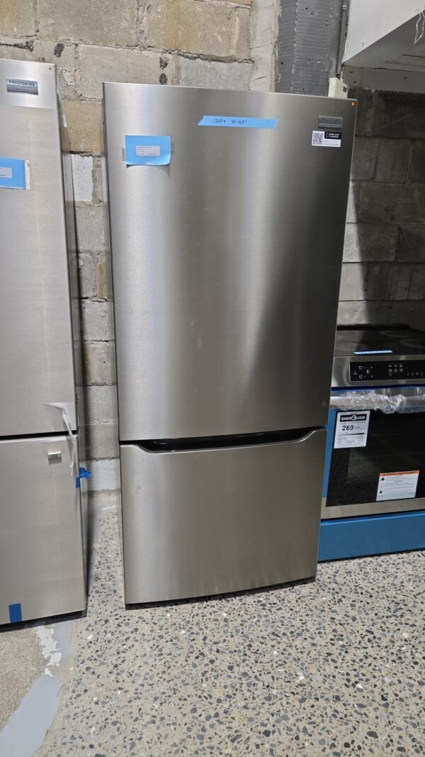 Réfrigérateur congélateur inférieur Frigidaire Gallery 30″ 20 pi³ inox, eau intérieure & glace congélateur – GRBN2012AF – Image 5