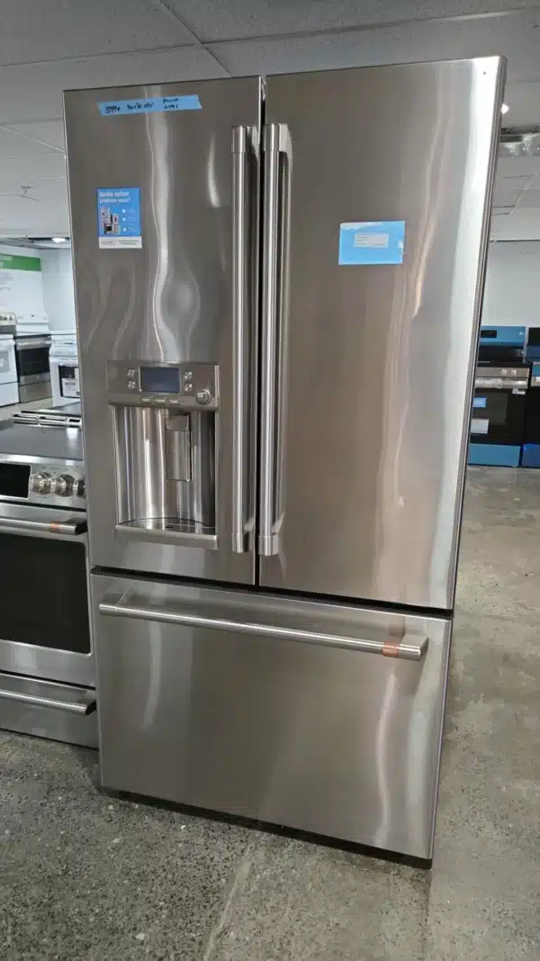 Réfrigérateur portes françaises Café 36″ en inox, 22,2 pi³, profondeur de comptoir, eau & glace, distributeur d’eau chaude – CYE22TP2MS1 – Image 5