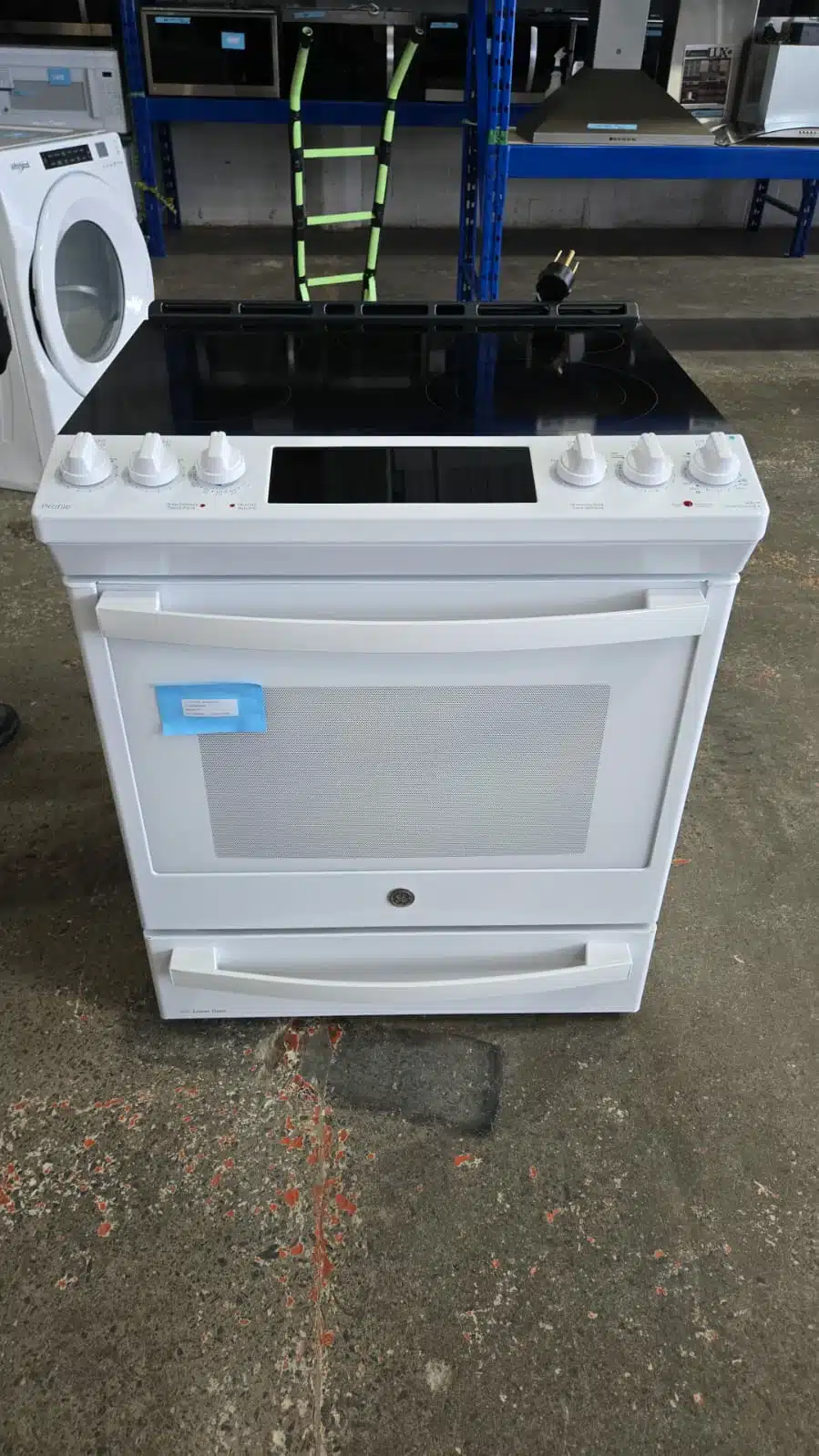 Cuisinière électrique GE Profile 30 pouces, 5.3 pi³, Blanc – PCS940DMWW – Image 5