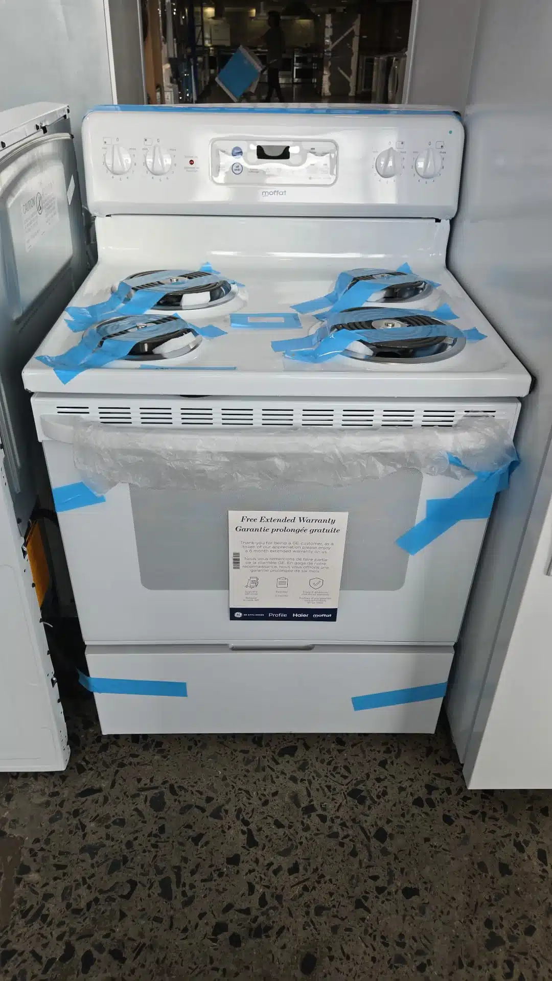 MOFFAT 30″ Electric Range, White – MCB757DMWW - Image 2