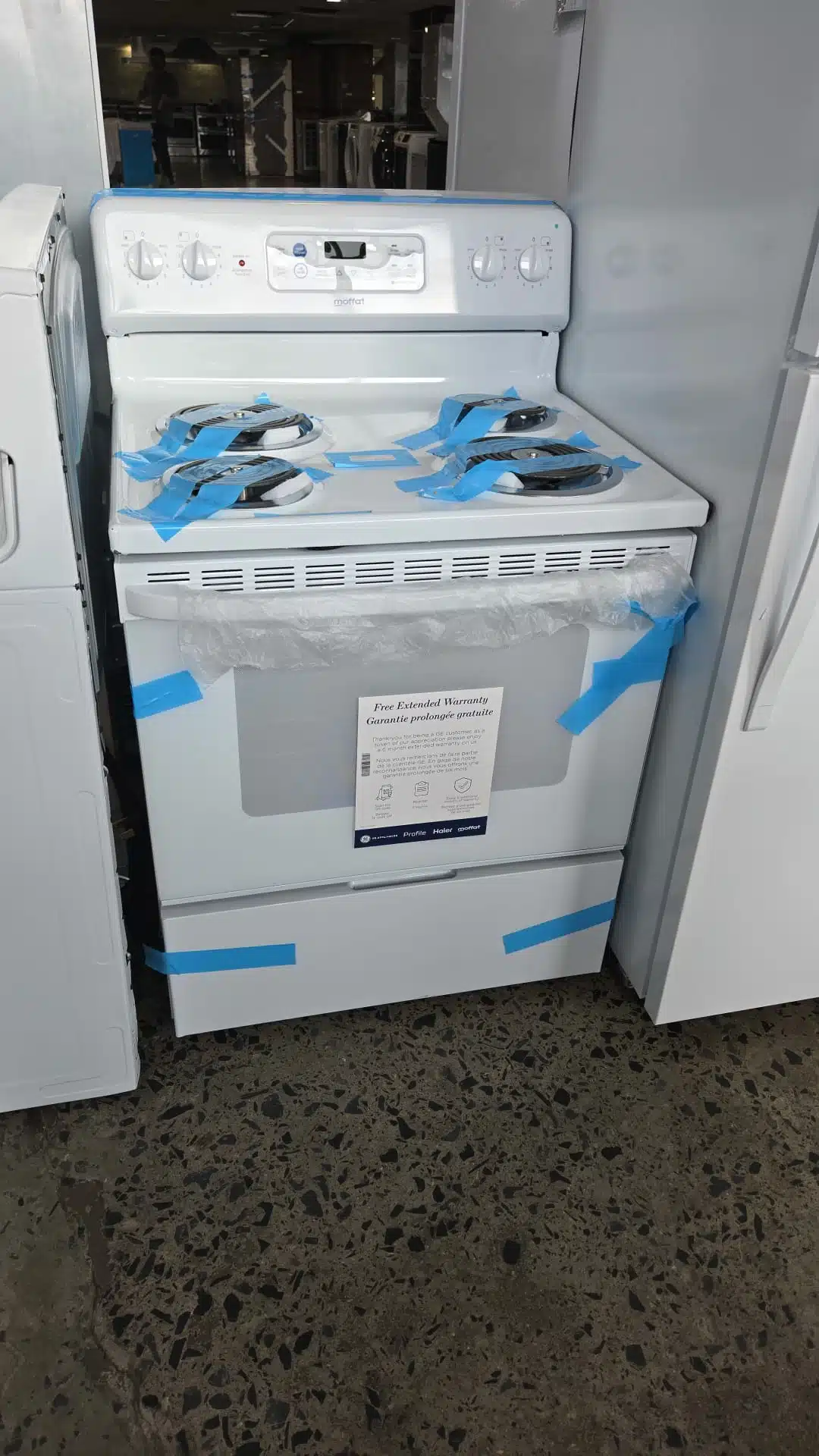 MOFFAT 30″ Electric Range, White – MCB757DMWW - Image 3