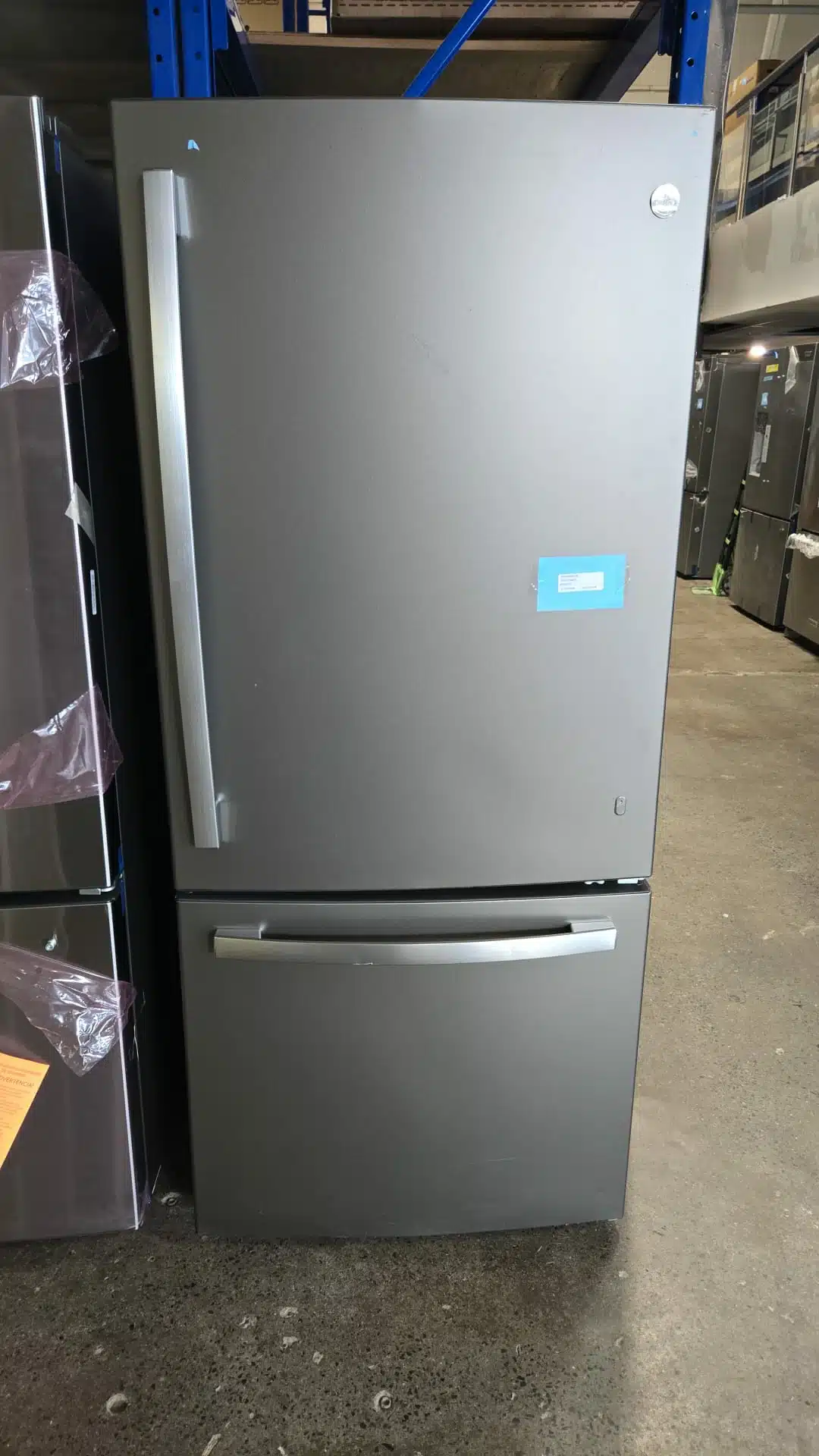 Réfrigérateur à congélateur inférieur GE 30 pouces, ardoise – GDE21DMKES – Image 4