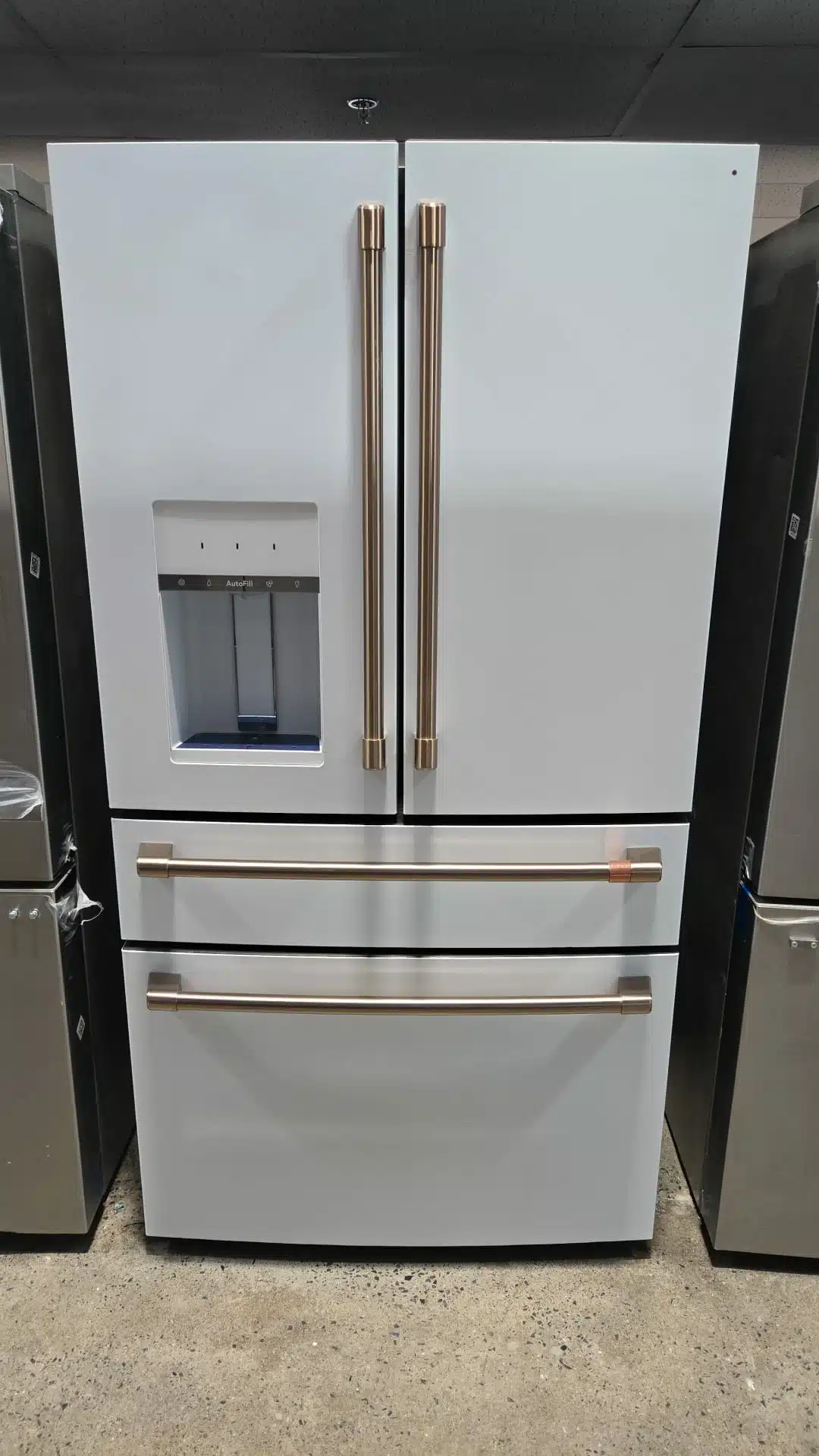 Réfrigérateur à portes françaises CAFÉ 36 pouces, blanc mat – CVE28DP4NBW2 – Image 6