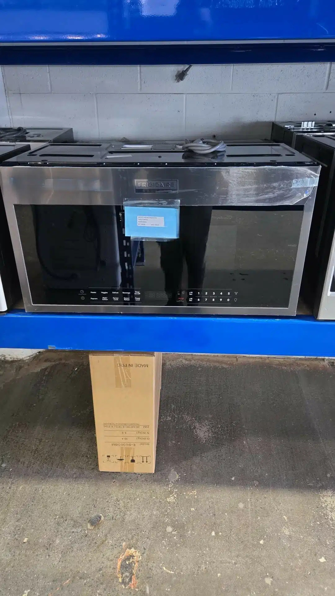 Micro-onde à hotte intégrée FRIGIDAIRE GALLERY, 30 pouces, noir inox – GMOS1964AD – Image 5